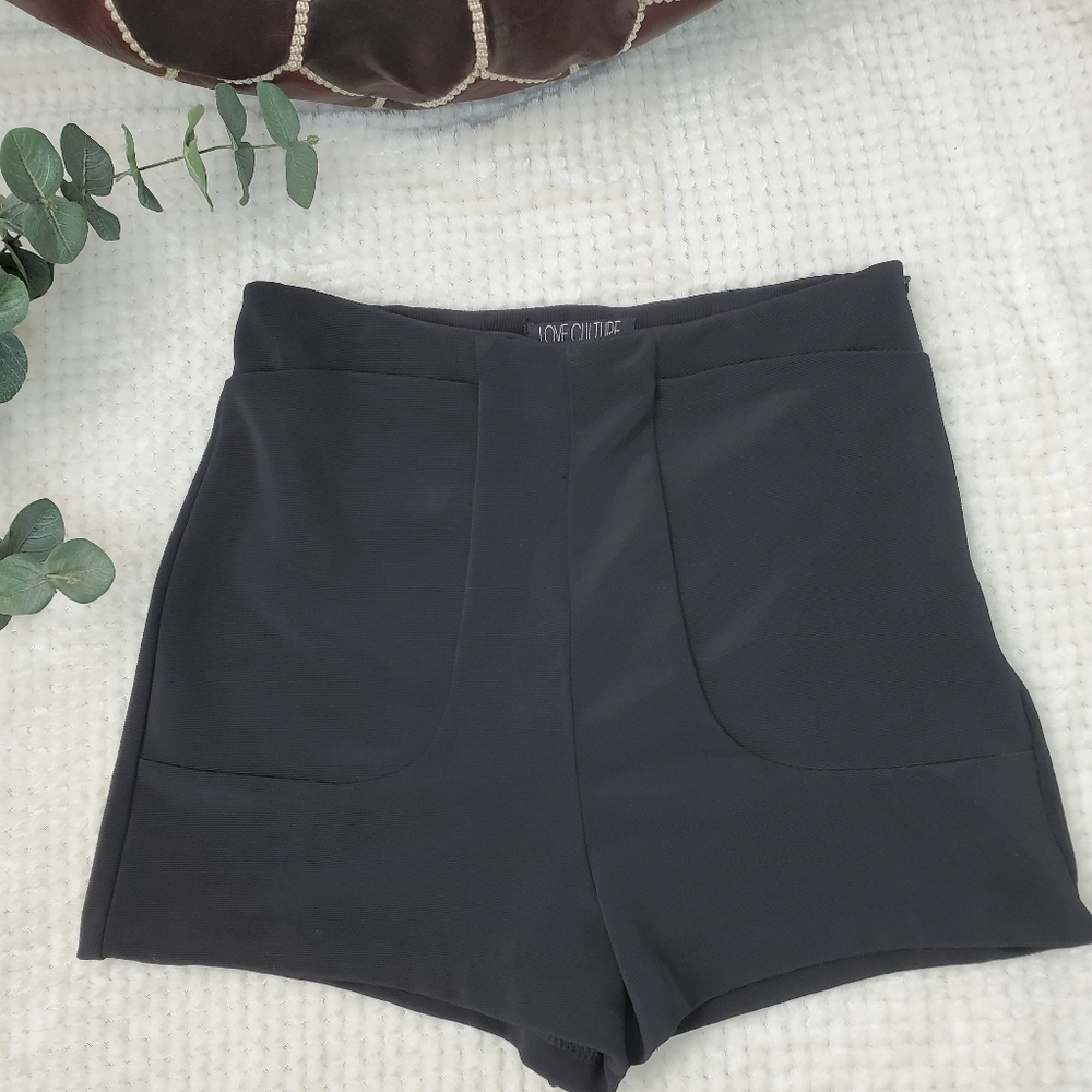 Black Highwaisted Shorts